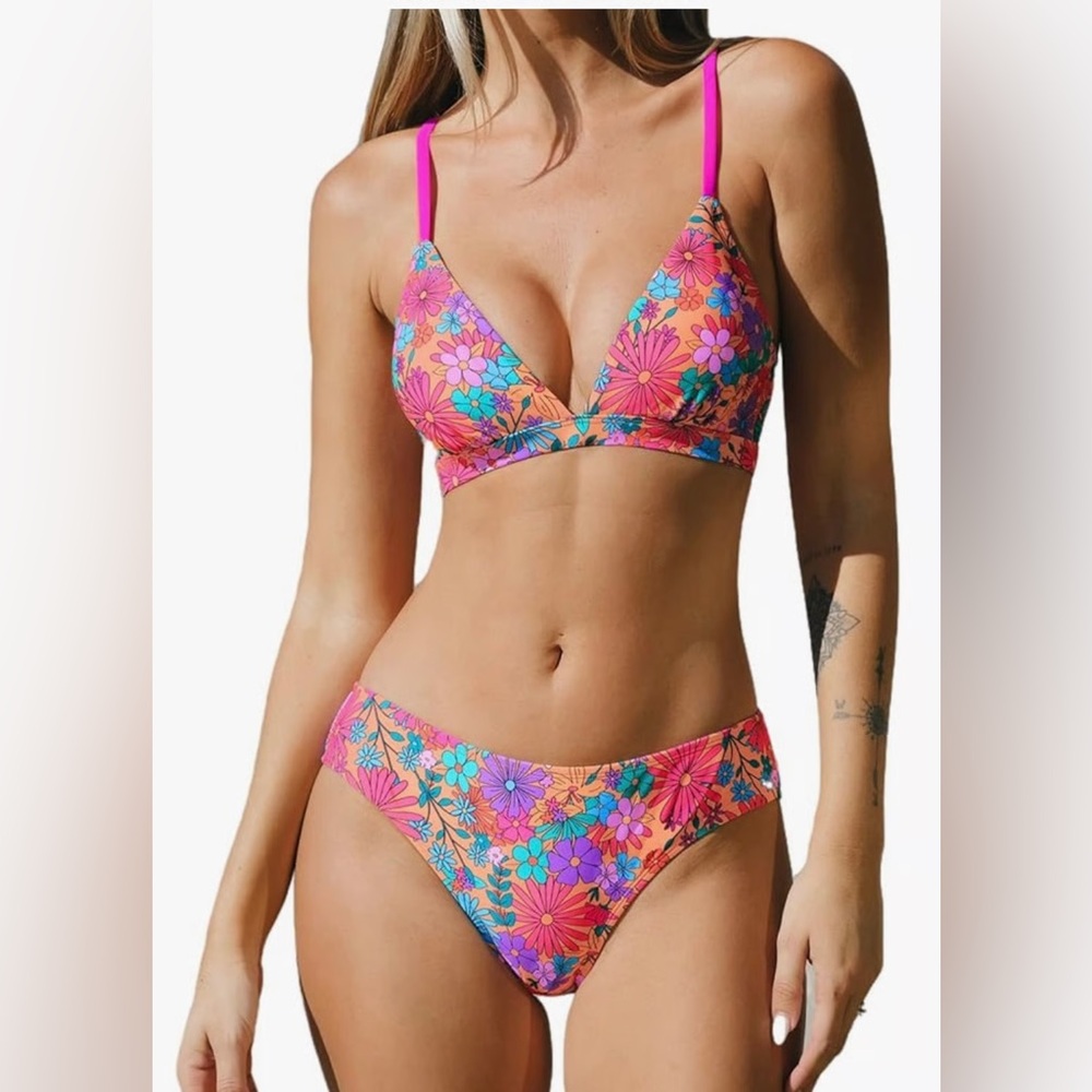 Cupshe Daisy Lace-Up Back Bikini Top & Hipster Bottoms Set